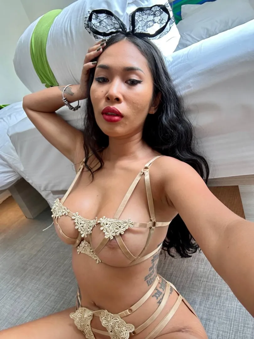 Asian tits for breakfast?