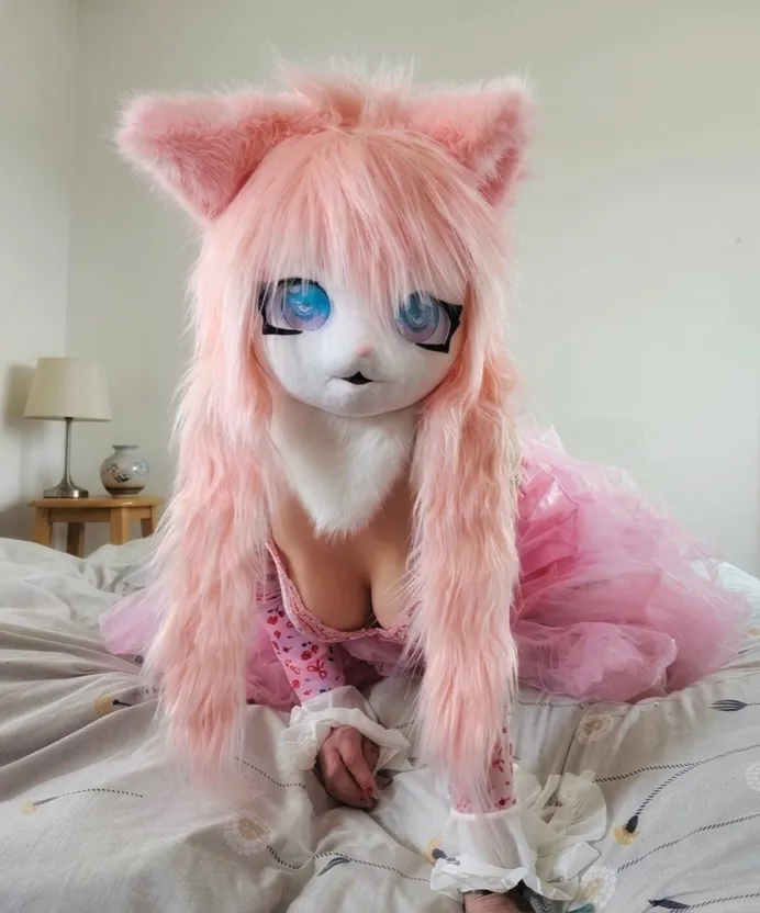 come closer… i don’t bite  soft kitty… or something else? 