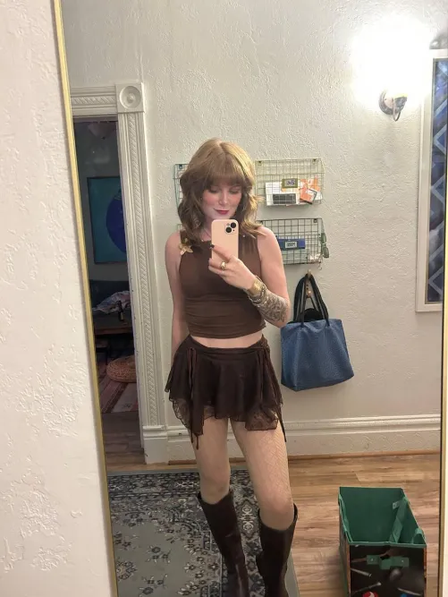 curves so naughty, someone pls rub me rn