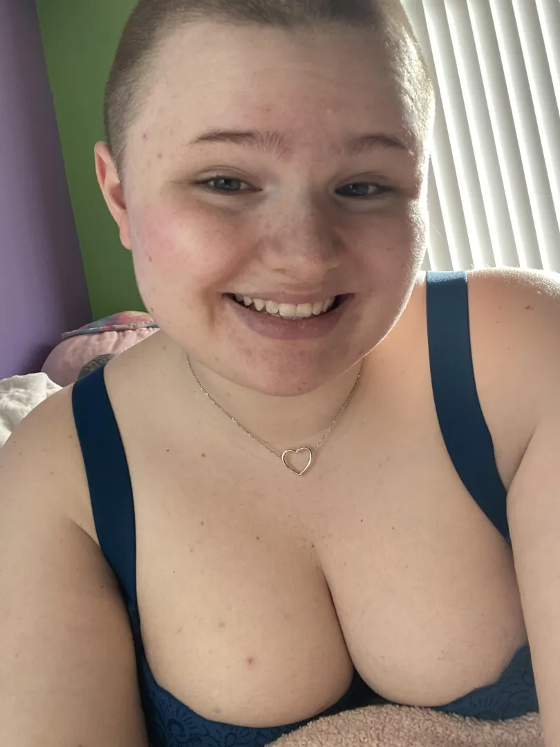 cutie clocking in for the day :3