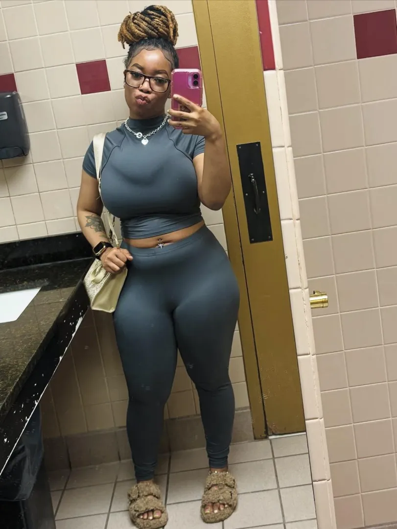 Daddy arrow up wanna meet in montrose?