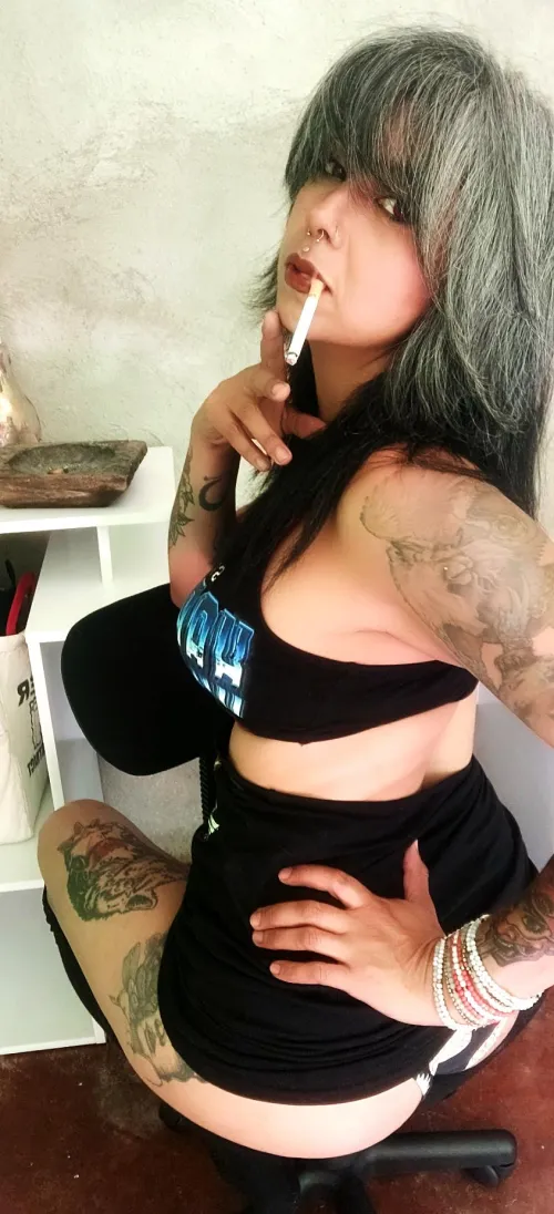 Guess who’s enjoying her smoke again… 