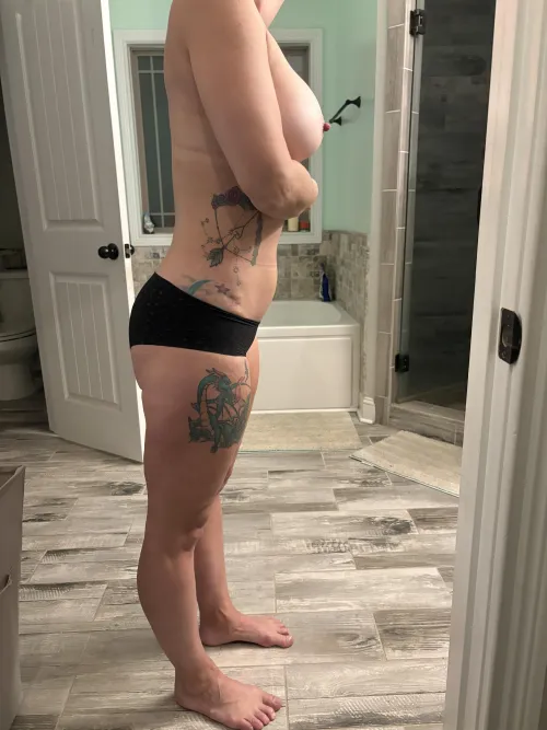 Hello ladies. Who likes 41 yo MILFS 