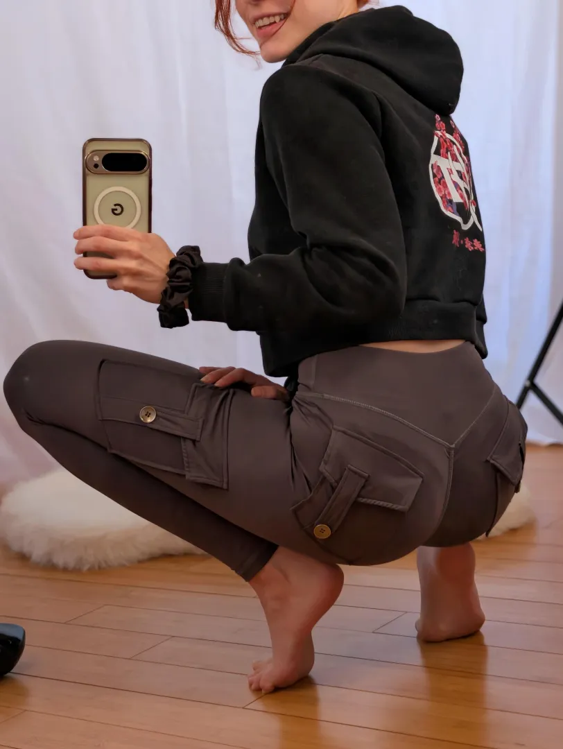 Is this all it takes? Squatting in yoga pants booty.