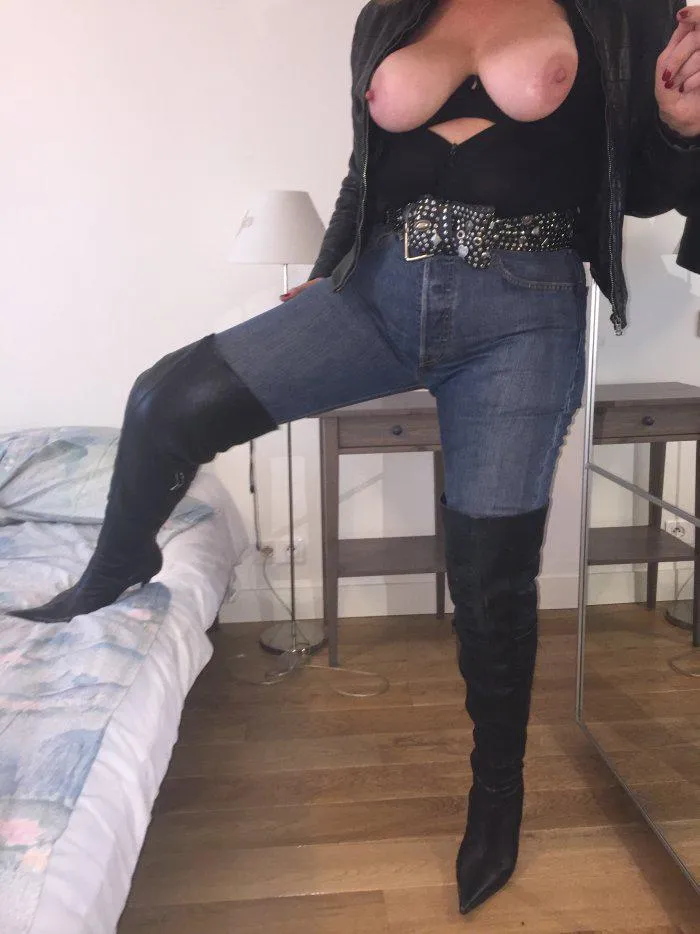 Jeans bottes ceinture cloutée