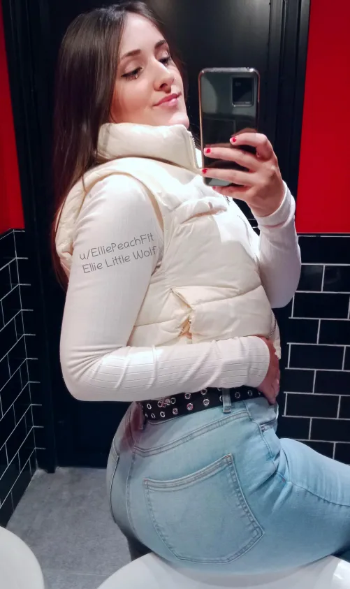 Jeans feeling extra tight today.. guess why