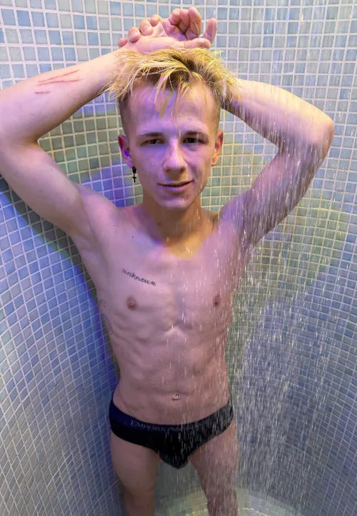 Just a petite guy with smooth pits