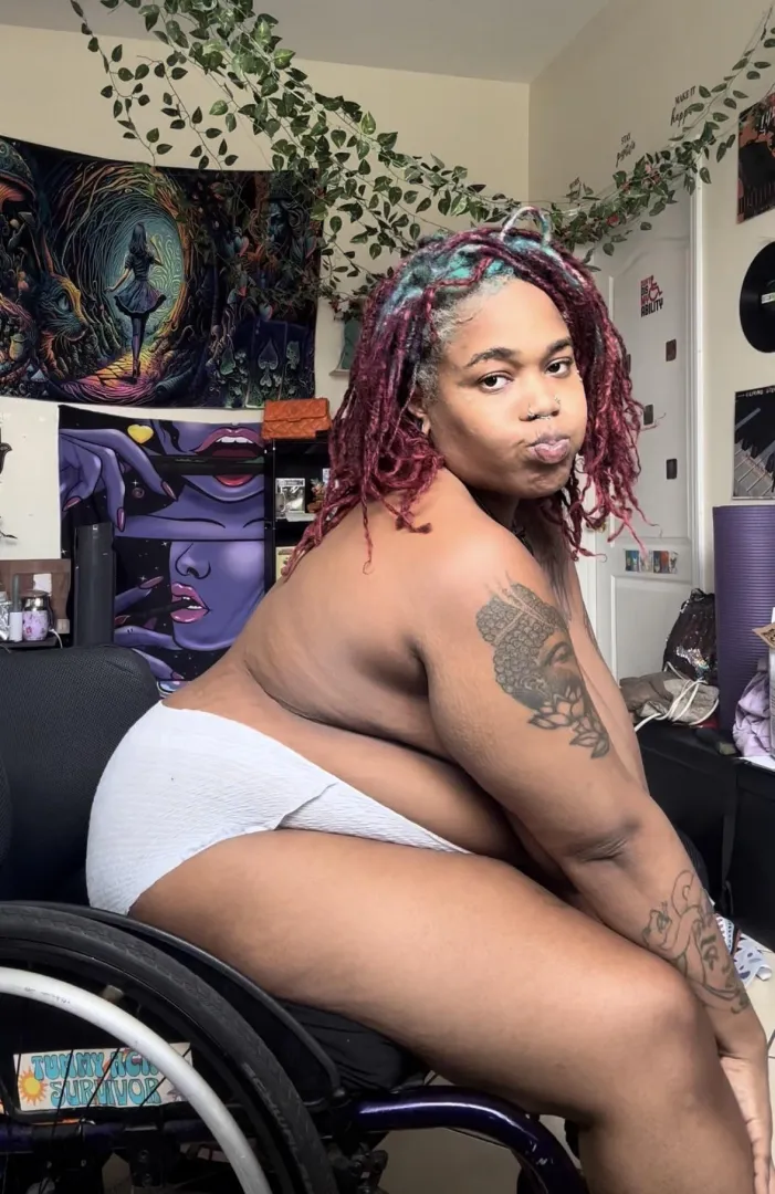 Just trying to show you how good I look  (t12 sci|25)