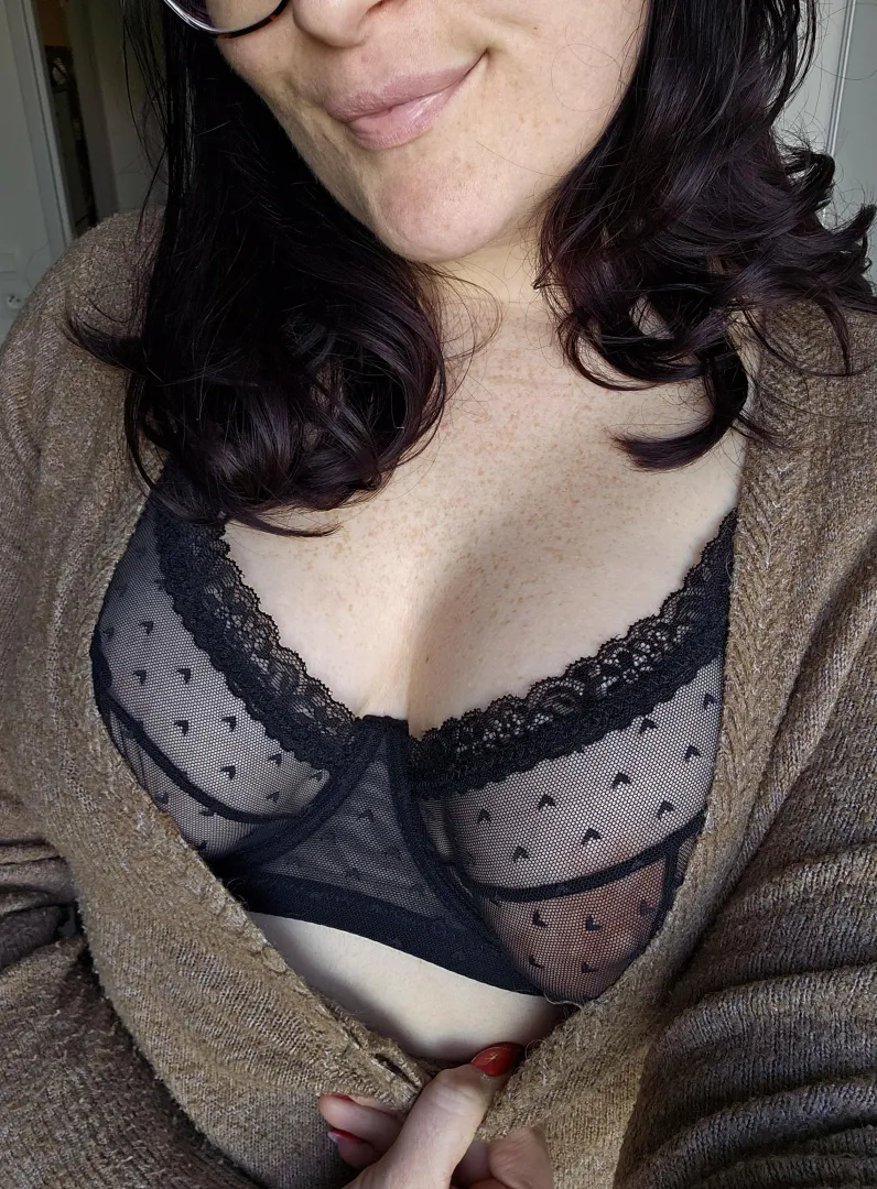 Lingerie transparente pour commencer le week-end