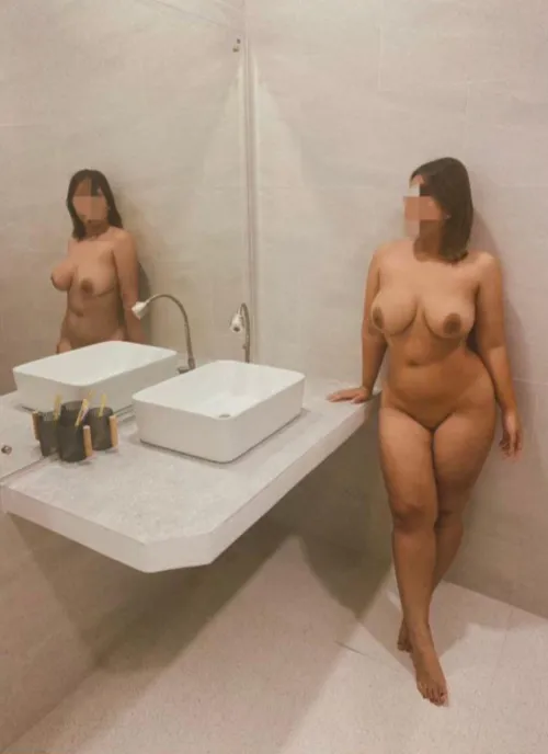 Look at my reflection and tell me what you want to do to it, daddy~ 