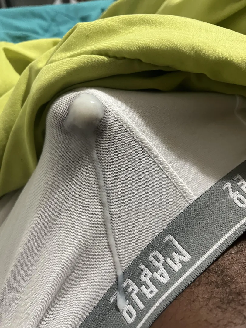 love watching you boys leak… it gets me like this