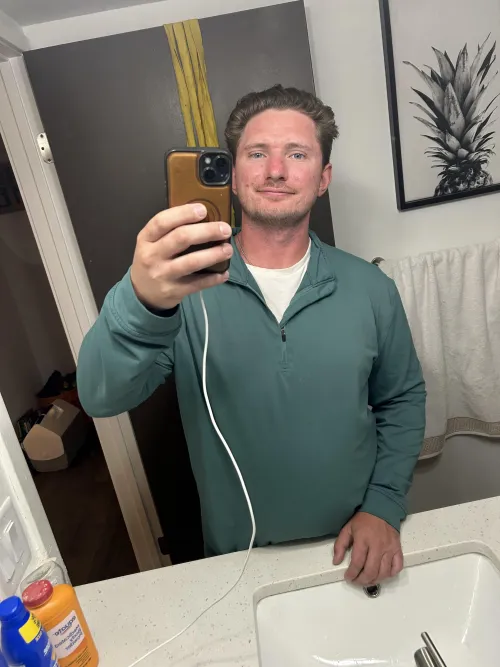 [m4fm] looking for a fun couple to get some drinks with downtown st Pete. Can exchange more photos if interested.