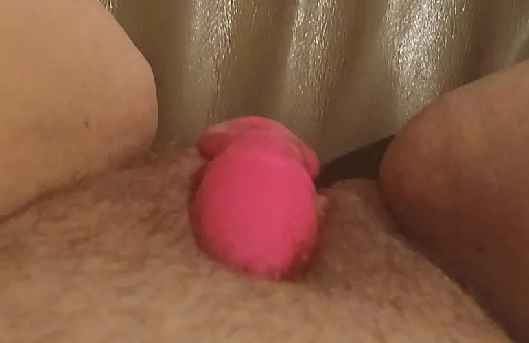 Made the mistake of massaging toothpaste into my clit.. my poor cunt is on fire, am vibing it to deal with the pain ><