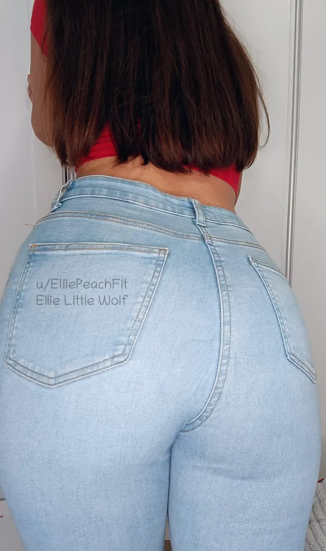 My huge ass needs attention after that boring 8am class