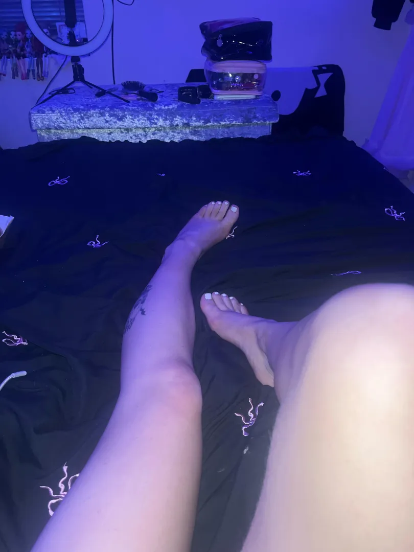 wanna come see what these feet can get up to?