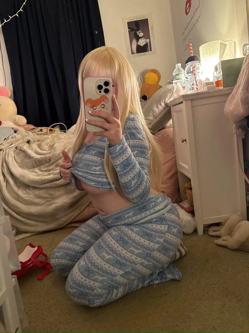 wanna run ur fingers thru the blonde, don’t u? ;3