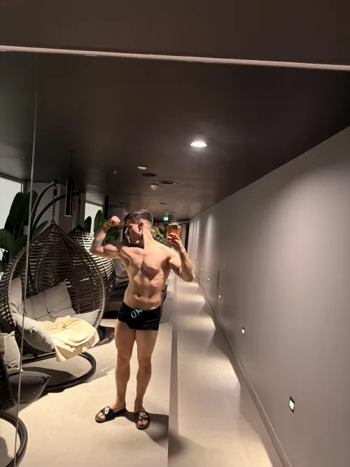 Who likes a swimmer build ?