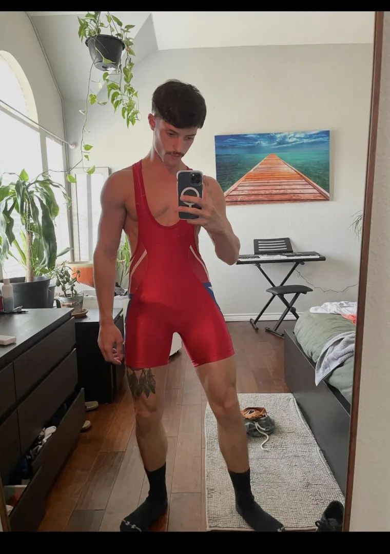 Who wants to see me and @singletshane wrestle?