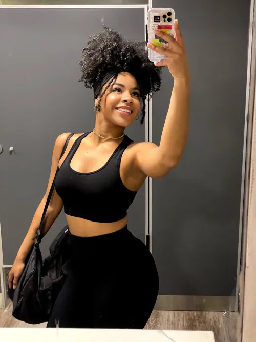 Would you worship this ebony diva body like it deserves?