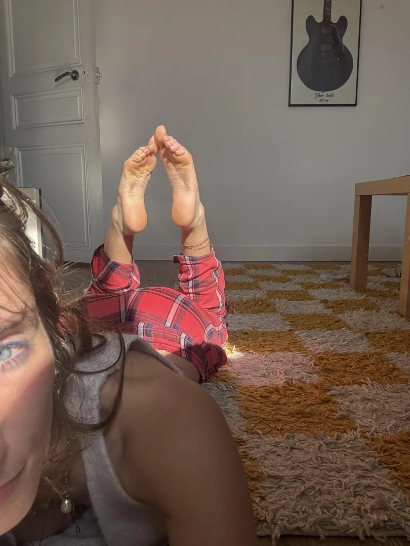 Wrinkled French pedi for you