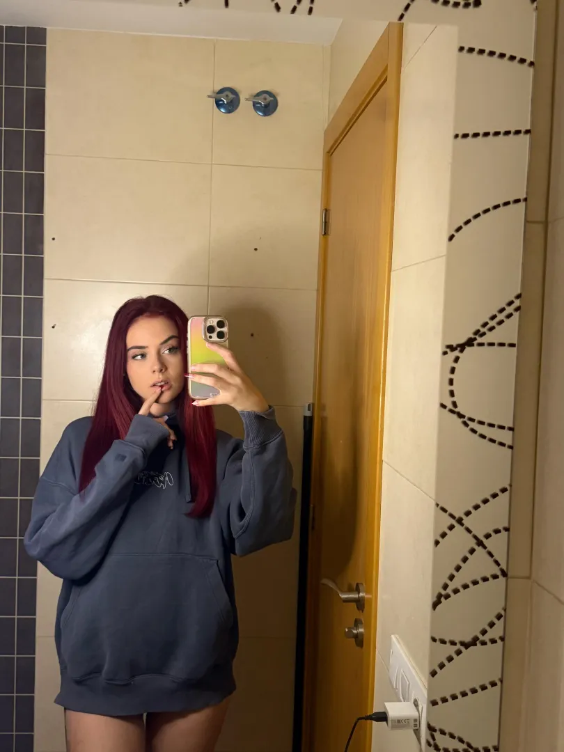 Δεν φοράω τίποτα απο κάτω...θα με μαλώσεις; 