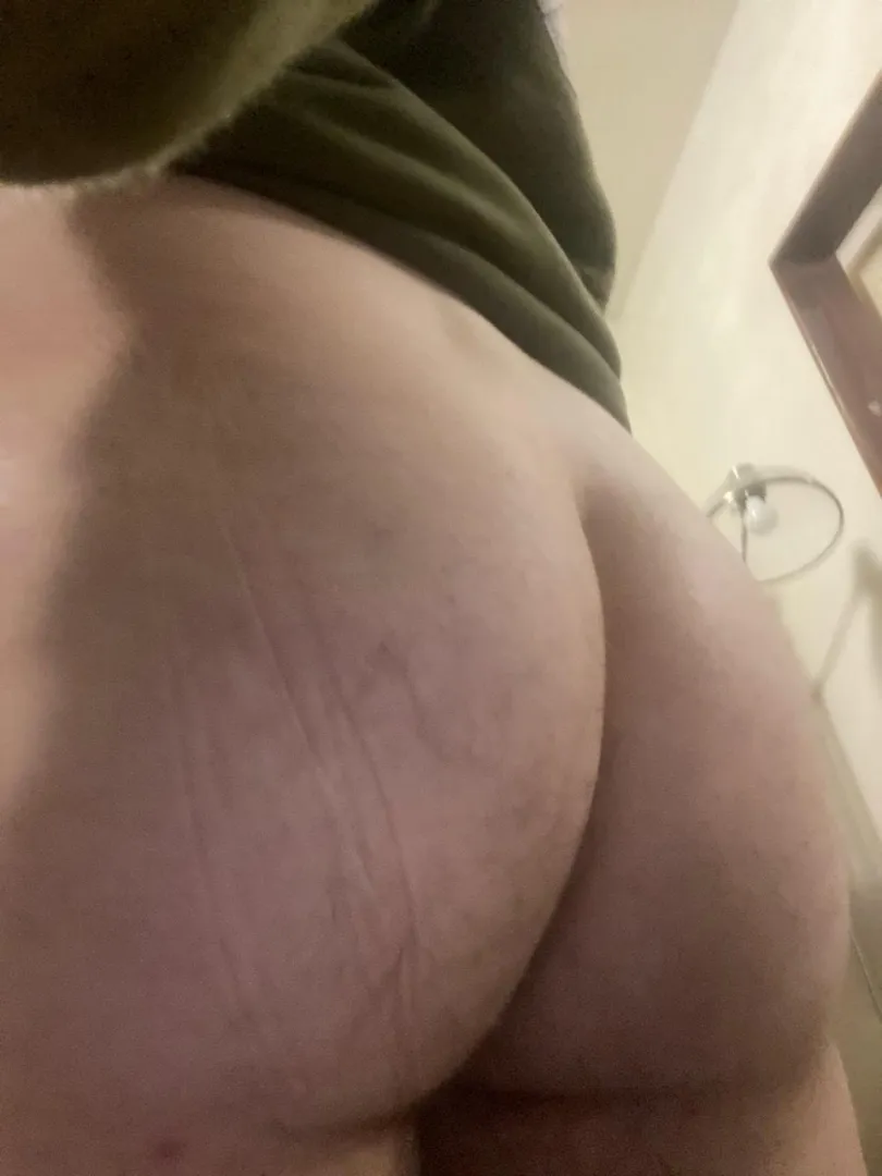 20 lookin to be pounded and spanked I can host in Dartford meets now