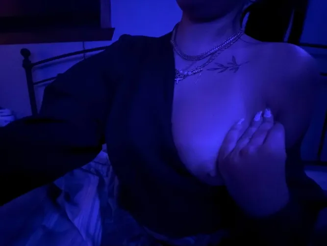 21f would you creampie me late at night. 