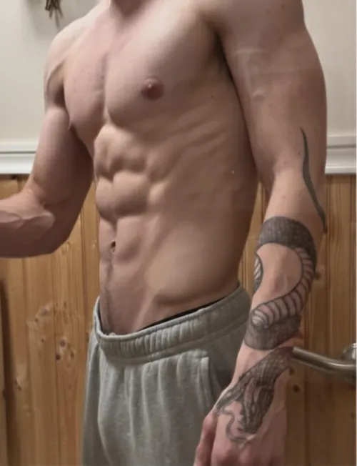 [22] been hitting some crunches