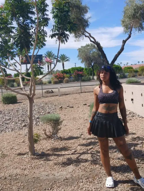 23F4M I'm looking to get laid and creampie rn