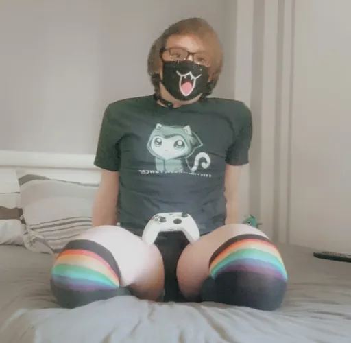 [24] come on Bro just grab the controller so we can play :p