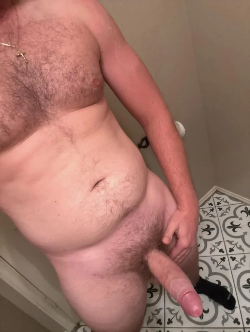 6’3” 215lbs Fit and hung 8” BWC
