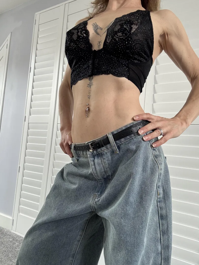 Abs & jeans combo