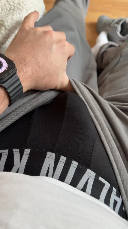 Any fit, masc Essex lads looking to meet today? Either 1-1 or 3 way. DM - not over 35.