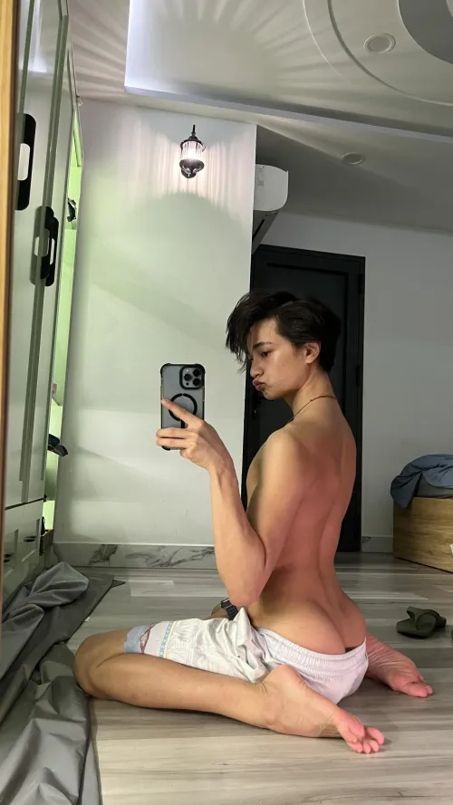 Anyone into asian boy? ‍♂️