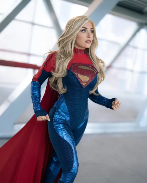 Badass Supergirl (Lisa Mancini)