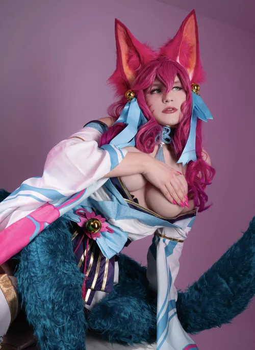 Come closer, Spirit Blossom Ahri Cosplay (ne0nixx)