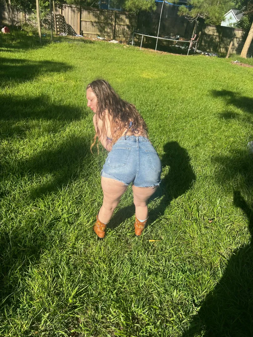 Do u let yourself be crushed by my ass?