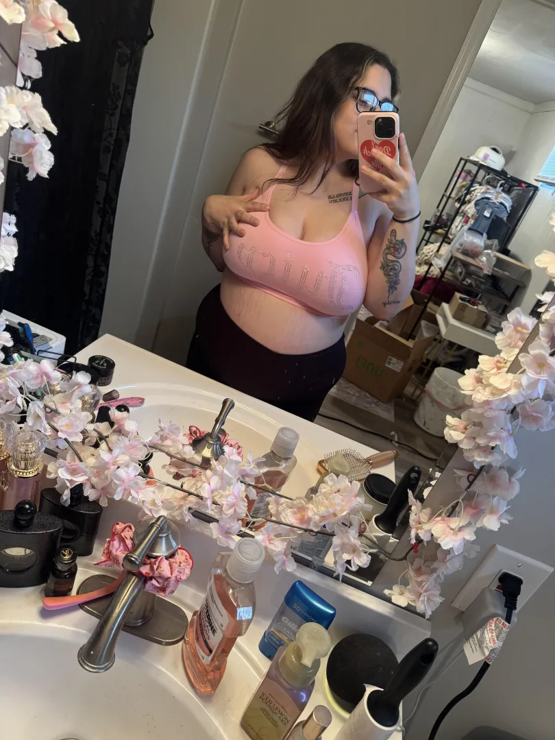 Do you like pregnant girls? 