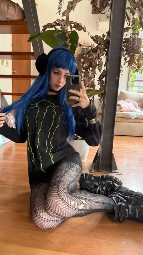 F.18 Bored + horny, need a host within city slide in on lnssta: .lunafyrae'.