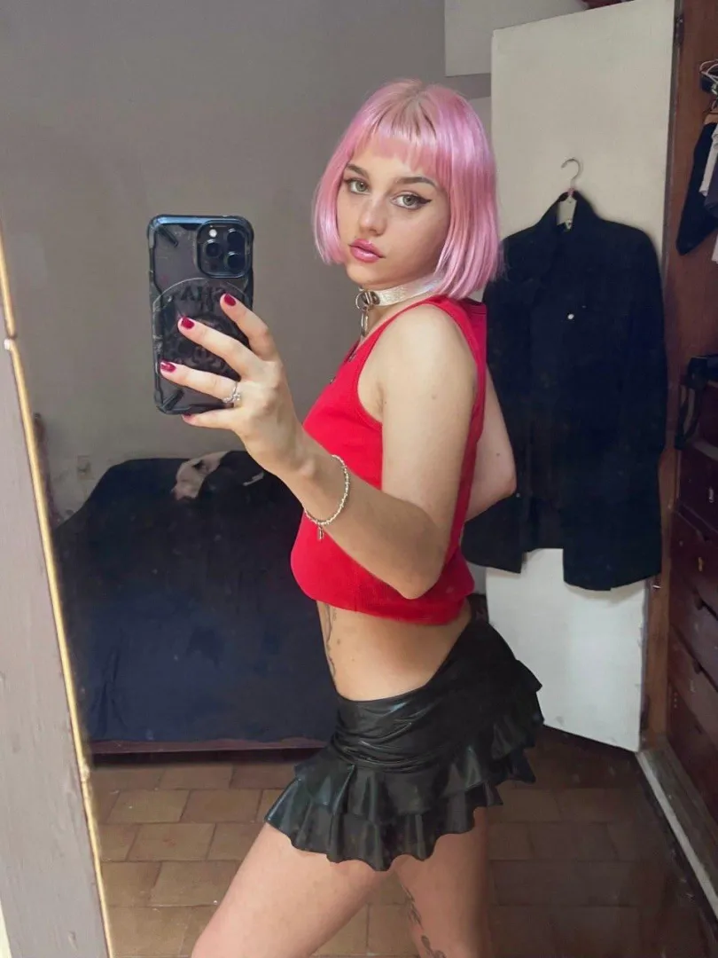 F188 Looking for a host. - chat on lntsag: .stephaniezirae'.