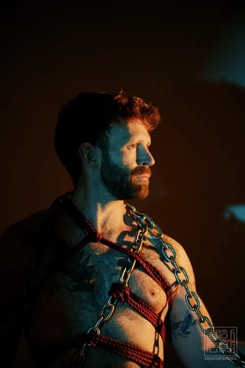 Freestyle chain and red rope