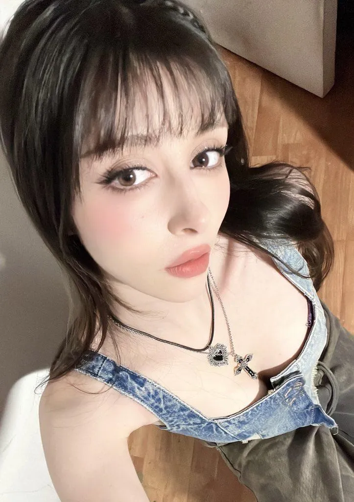 goddess alice’s throne is open… broke boys can stay lurking lmao