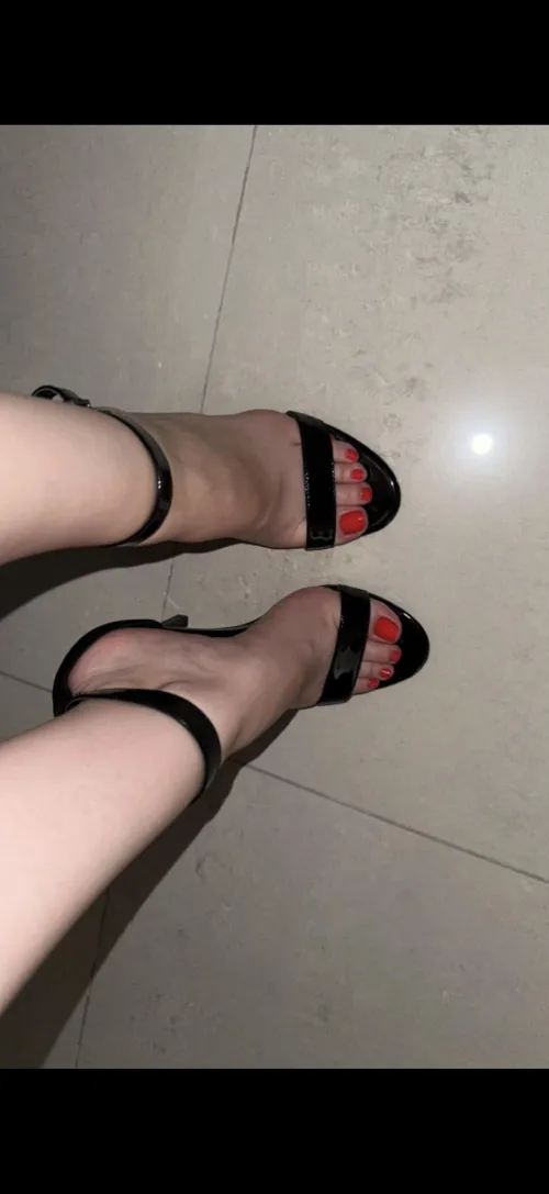 HelloBasée en Suisse , je cherche un homme bi pour une rencontre a 3.. HHF intéressé ?message avec présentation ❤️