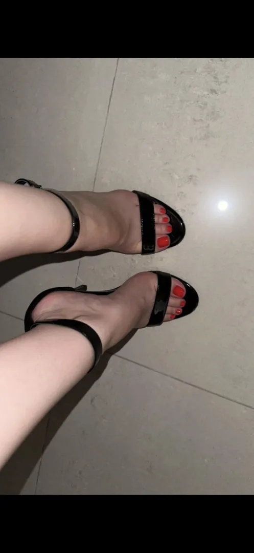 HelloBasée en Suisse , je cherche un homme bi pour une rencontre a 3.. HHF intéressé ?message avec présentation ❤️