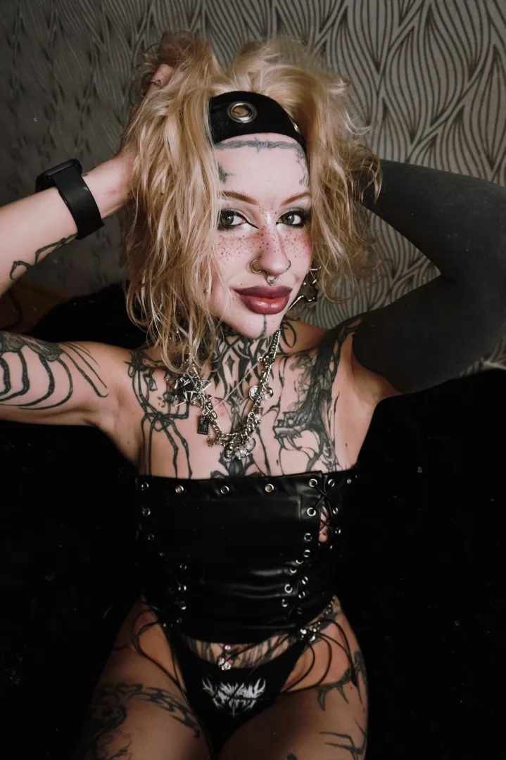 How do you like my outfit?