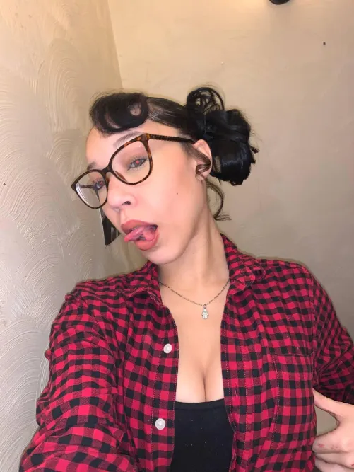 I seriously need a friend with benefits... any takers? 