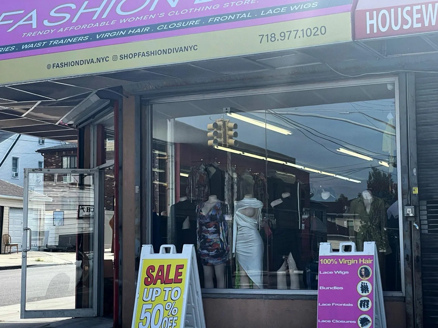 If you're looking for AltBoobWorld fashions in your world, have a look at this post where there's been a large update of links to companies selling open-fronted fashions (link in comments below)