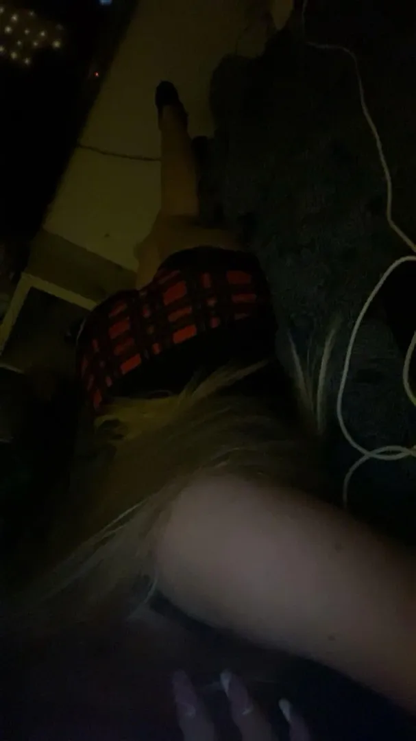 Inte bara jag som e vaken o kåt eller? ge mig en pil upp så jag kan skicka något snuskigt till dig i 