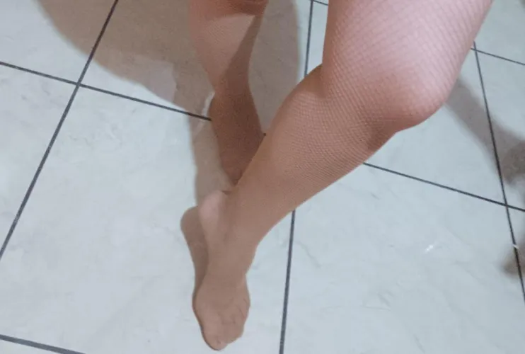 Las mallitas hacen que los pies se vean mejor o prefieres piel natural?