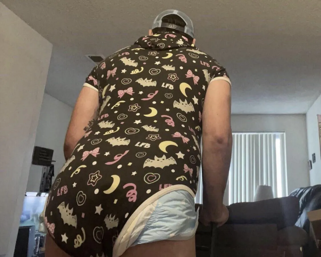 Looking for a mommy or a little to share some chats with! 